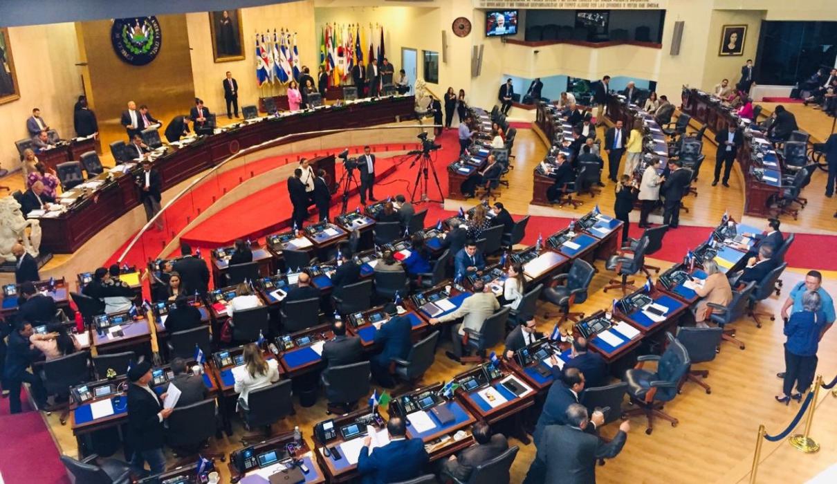 Diputados buscan exponer a los salvadoreños a contagios de coronavirus diputados-buscan-exponer-a-los-salvadorenos-a-contagios-de-coronavirus